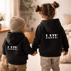Baby Kinder Hoodie | Late but worth it | mit Bio-Baumwolle in Zertifizierung